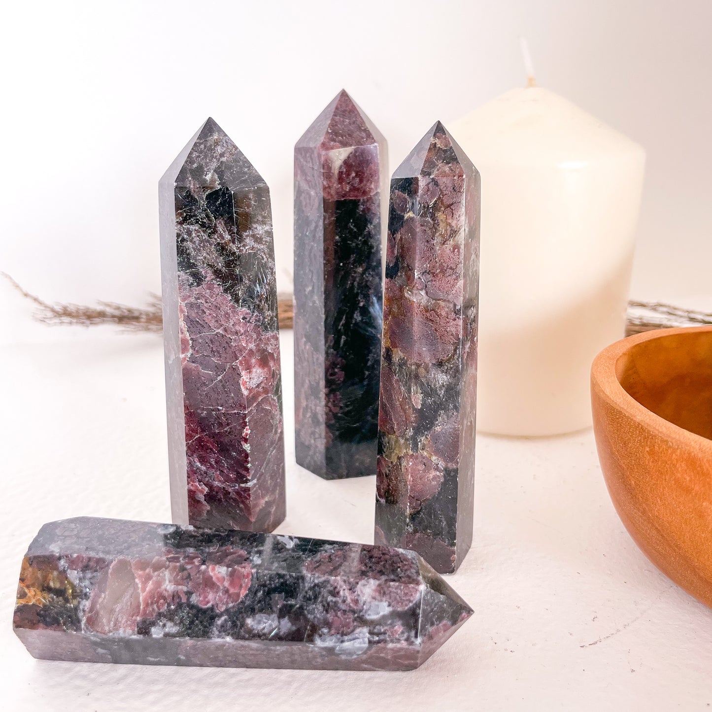 Garnet in Arvesdonite crystal tower generator