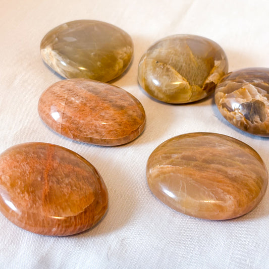 Moonstone peach palm stone