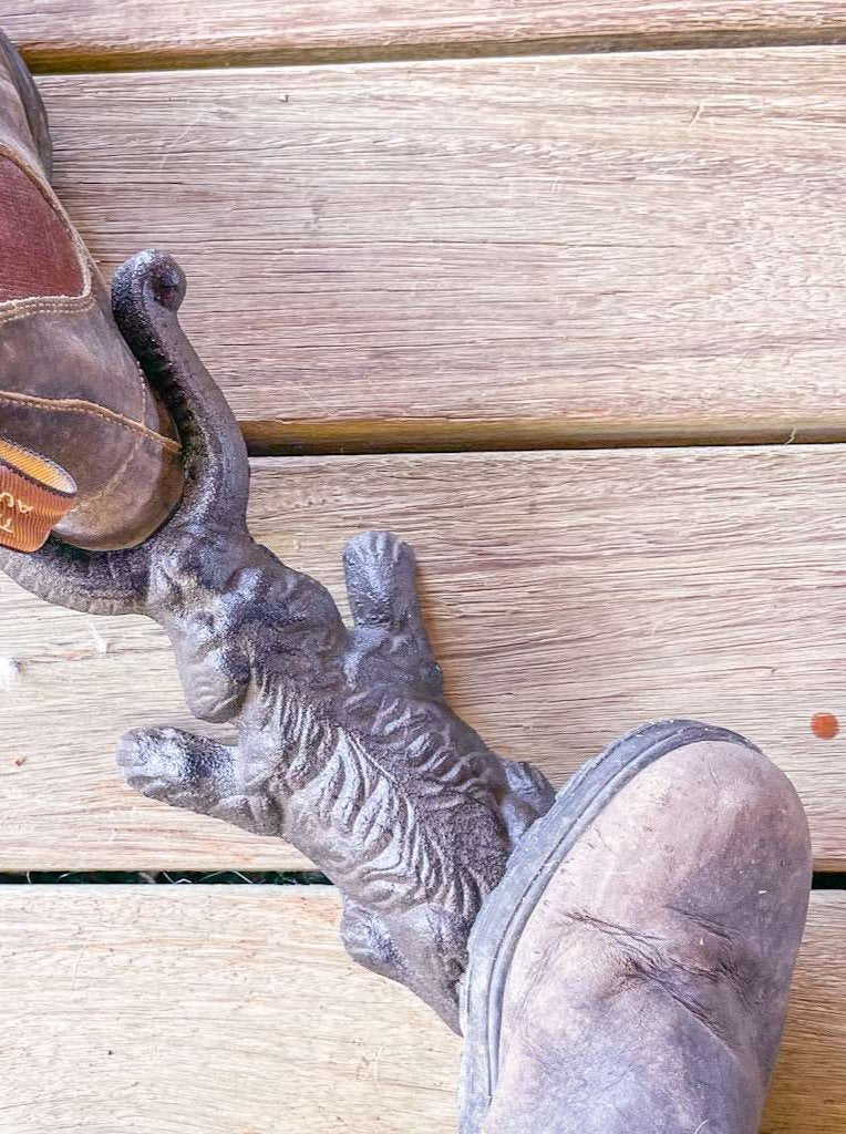 Vintage style dog iron boot puller