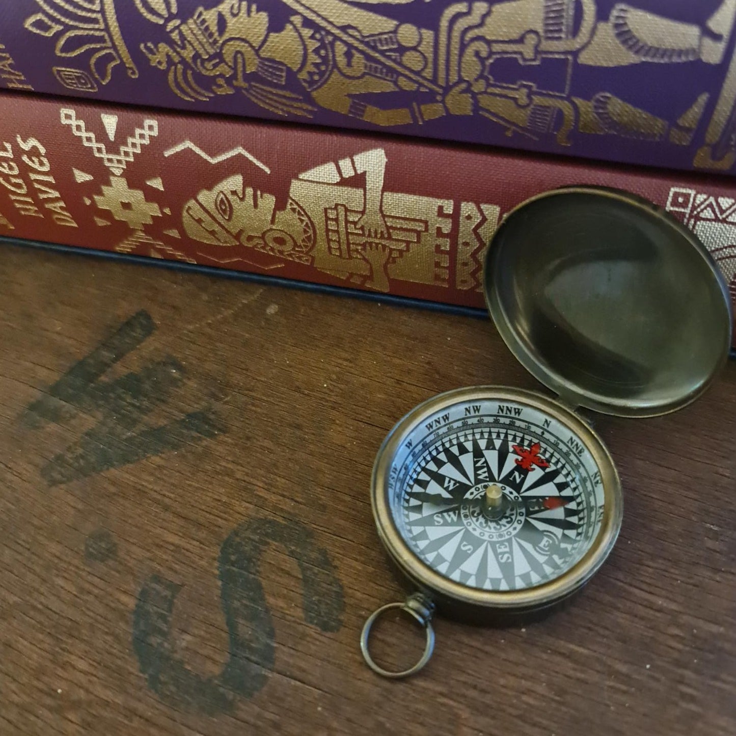 Antique bronze pocket compass with lid