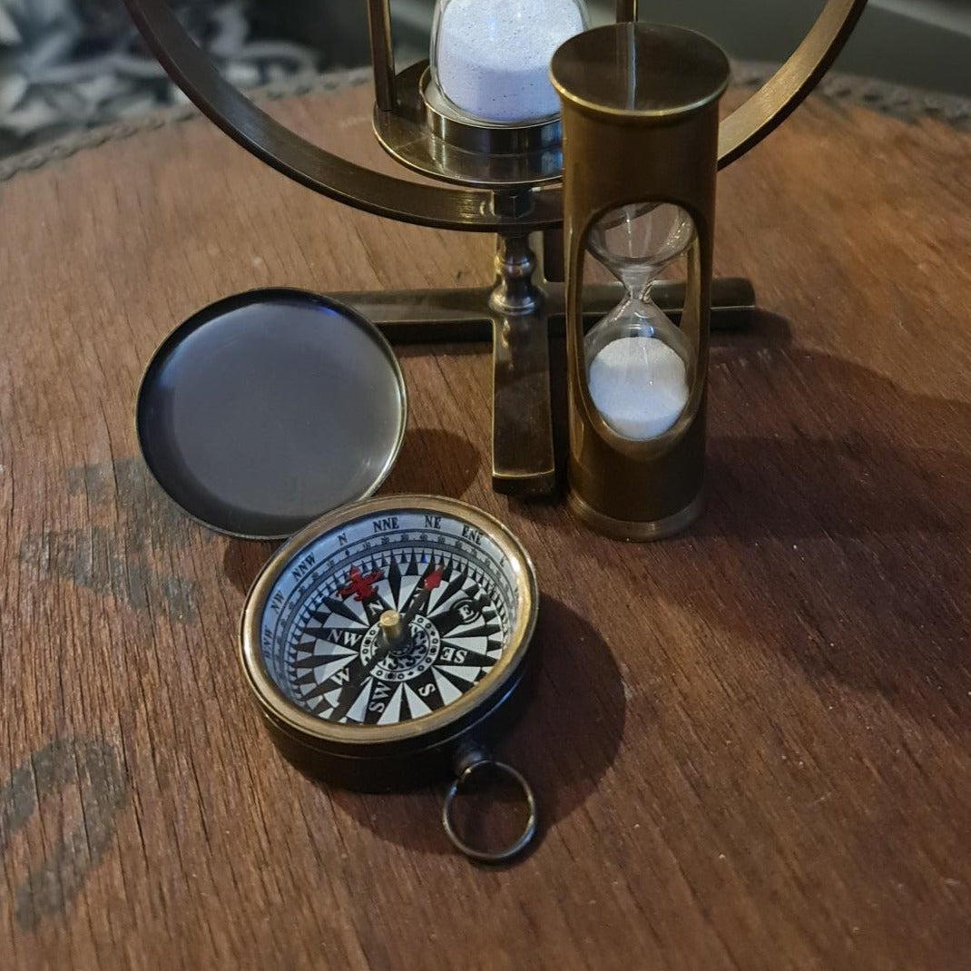 Antique bronze pocket compass with lid