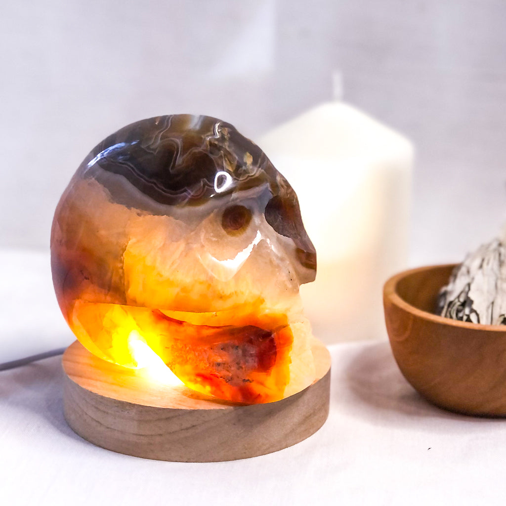 Natural Agate brown + white crystal skull L 800g