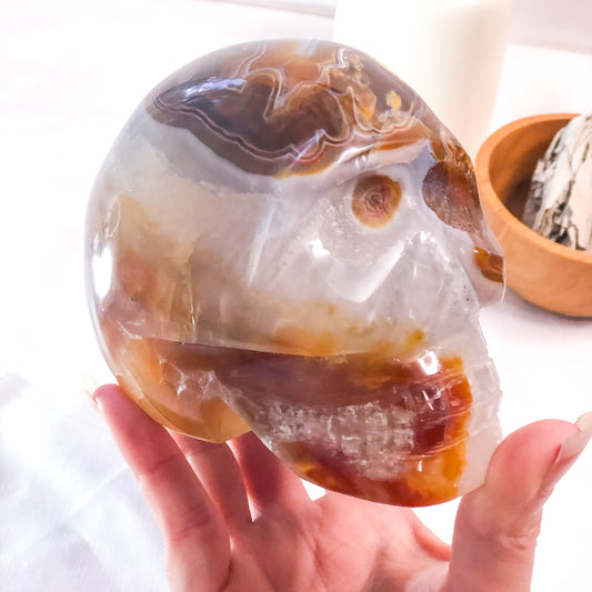 Natural Agate brown + white crystal skull L 800g