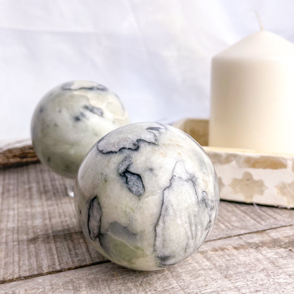Serpentine white + black crystal sphere