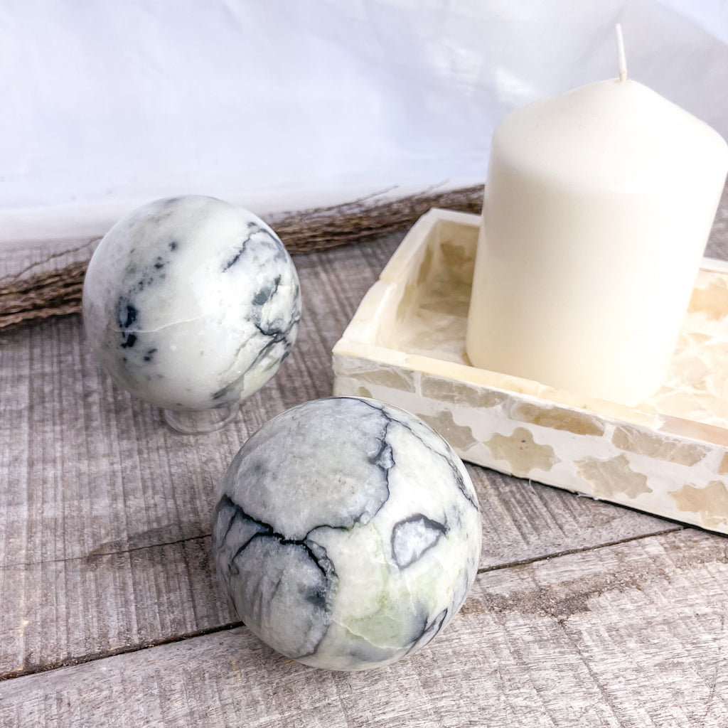 Serpentine white + black crystal sphere