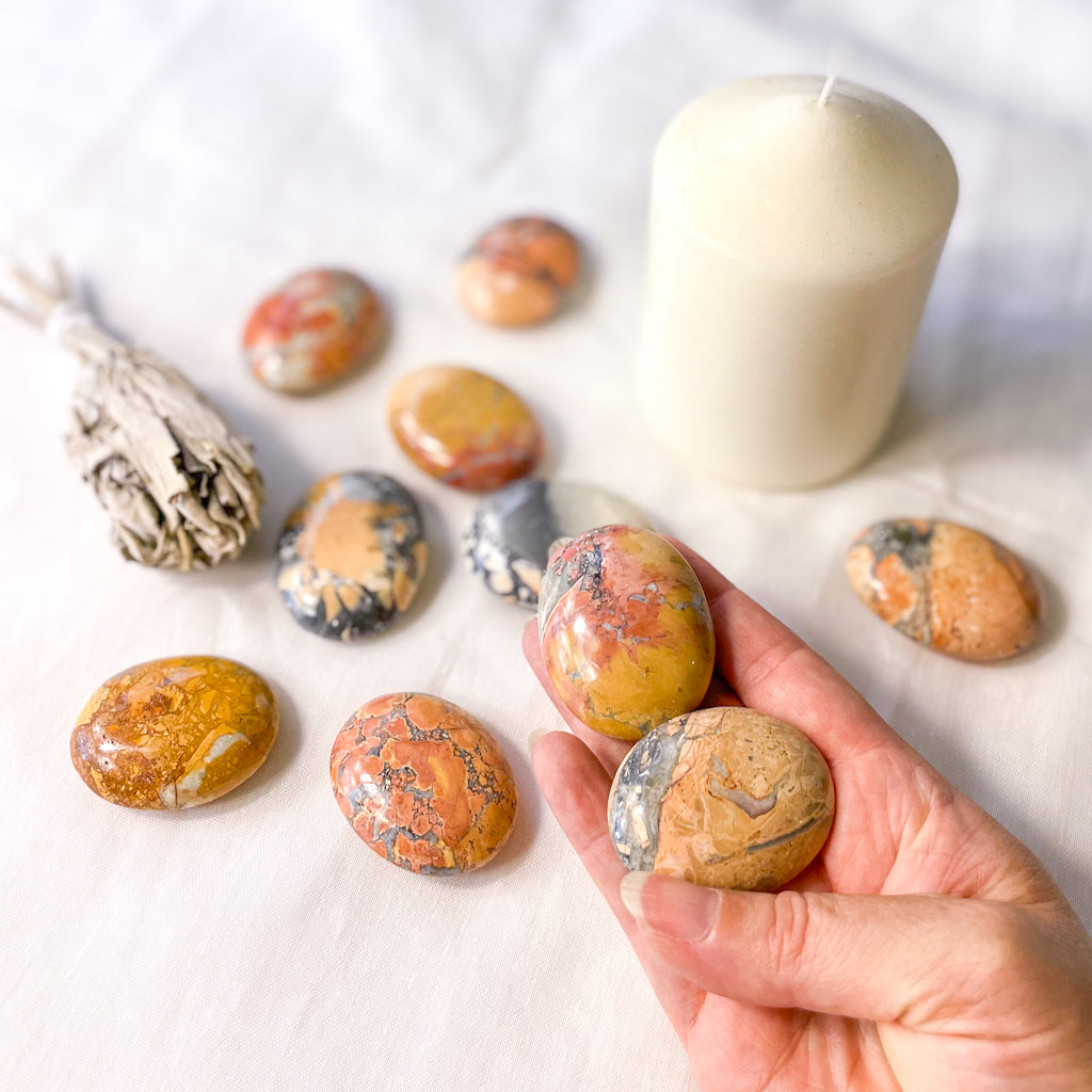 Maligano jasper crystal palm stone
