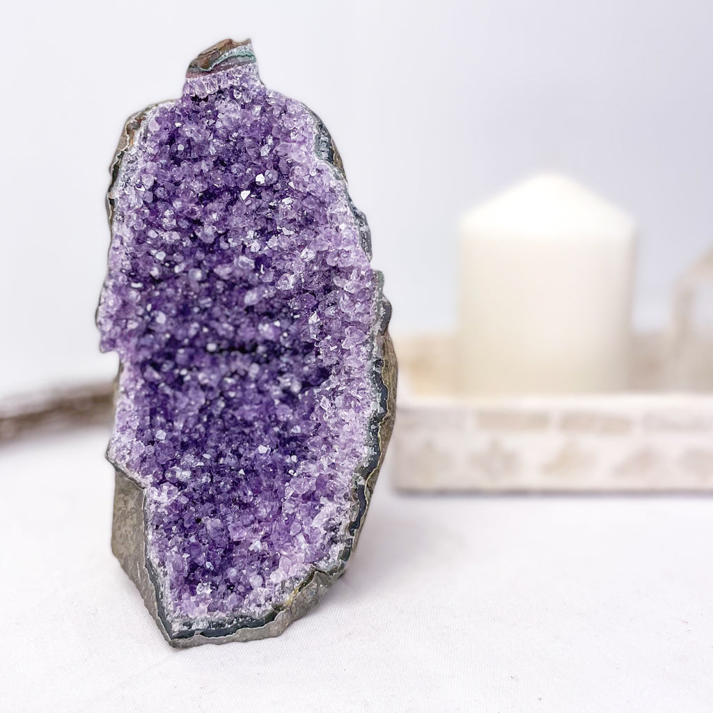 Amethyst crystal flat base cluster 910g