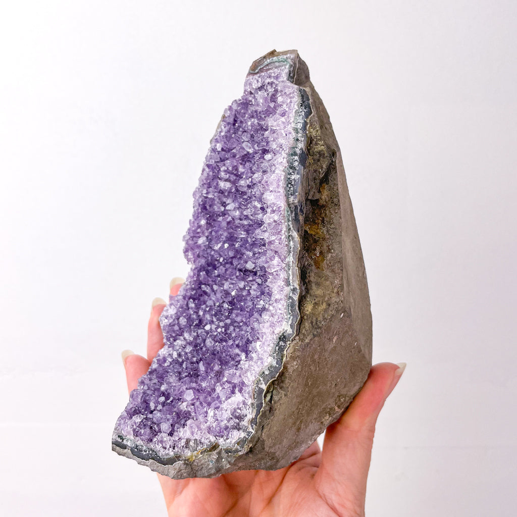 Amethyst crystal flat base cluster 910g