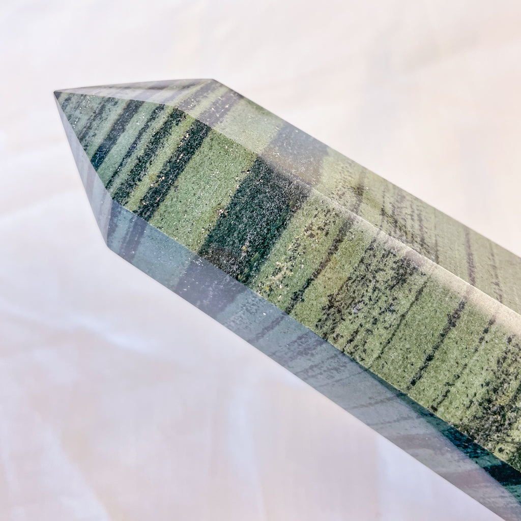 Green hair jasper crystal generator 13cm
