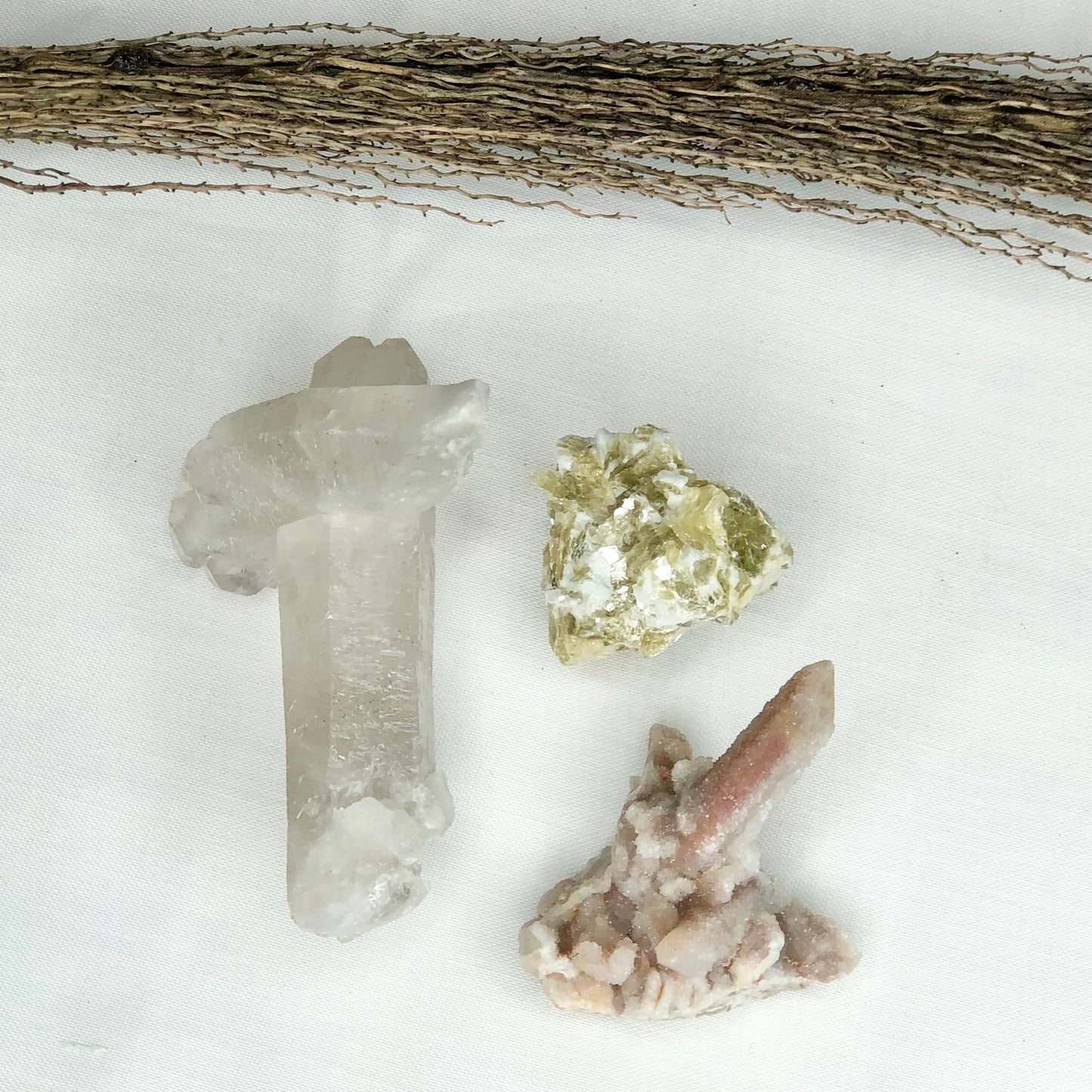 Crystal bundle - INSPIRATIONAL LOVE - Clear Quartz, Spirit Quartz, + Muscovite raw