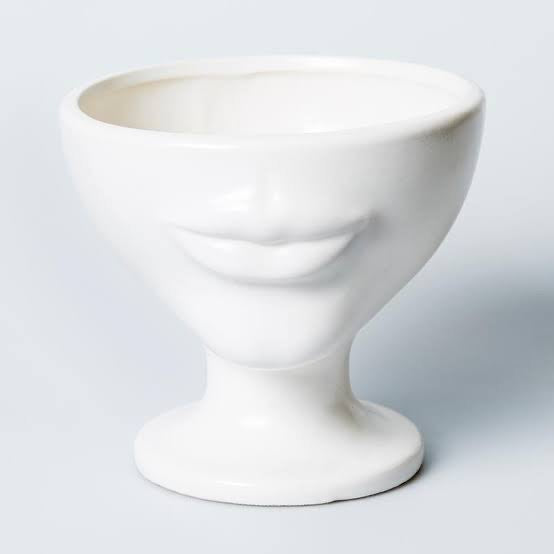 The pout pottery vase - white