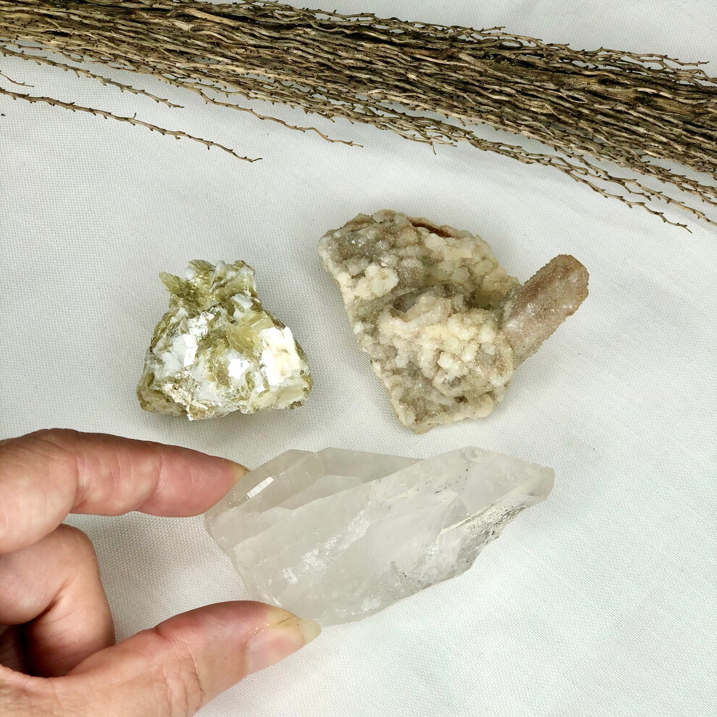 Crystal bundle - INSPIRATIONAL LOVE - Clear Quartz, Spirit Quartz, + Muscovite raw