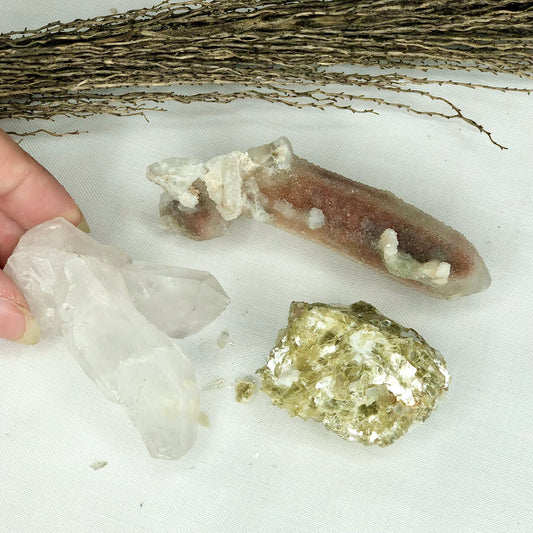 Crystal bundle - INSPIRATIONAL LOVE - Clear Quartz, Spirit Quartz, + Muscovite raw