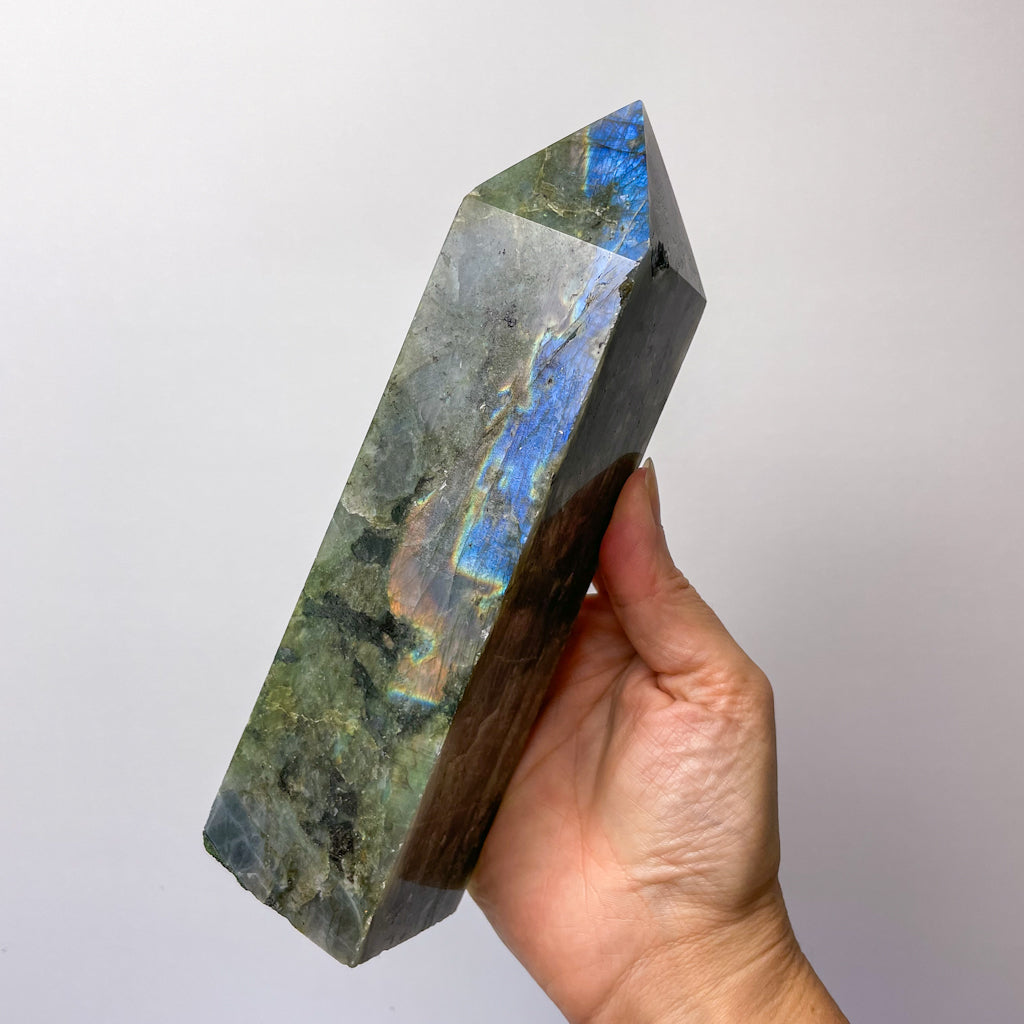Labradorite polished crystal point tower 900g L